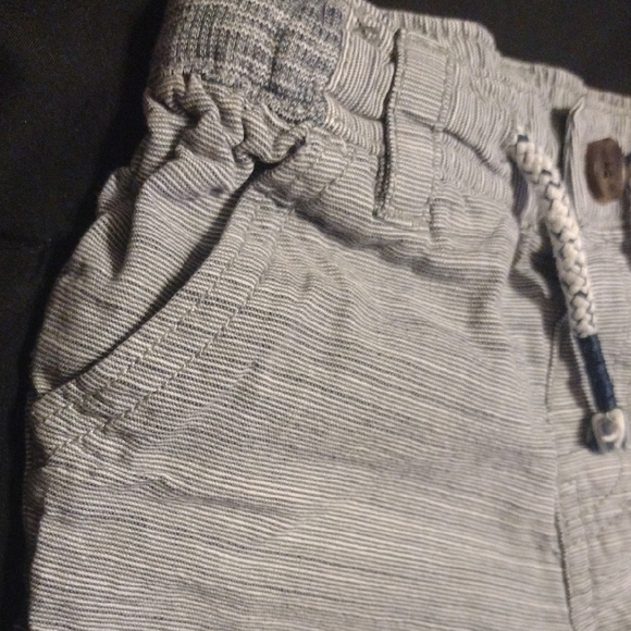 Cat & Jack Light Gray Kids Shorts - Picture 3 of 8